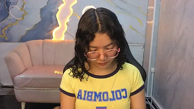 victoria castillo b online show from 03/26/26, 12:44