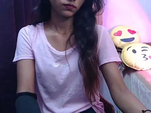 Snapshot of Angel_kiyara chatting on 10/07/25, 08:06 Angel kiyara online show from 10/07/25, 08:06