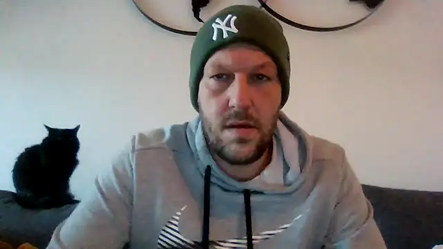 BennyLommy online show from 11/28/25, 09:23