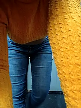 Snapshot of Sarita_7 chatting on 12/16/24, 01:00 Sarita 7 online show from 12/16/24, 01:00