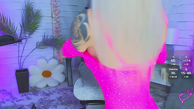 Snapshot of Milana_Sapphire chatting on 03/05/25, 07:38 Milana Sapphire online show from 03/05/25, 07:38