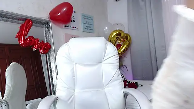 Snapshot of bonnie-love chatting on 02/15/25, 06:44 bonnie-love online show from 02/15/25, 06:44