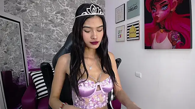 Snapshot of bonnie-love chatting on 09/23/25, 01:36 bonnie-love online show from 09/23/25, 01:36