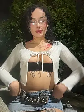 Electra doll  online show from 11/25/25, 12:32