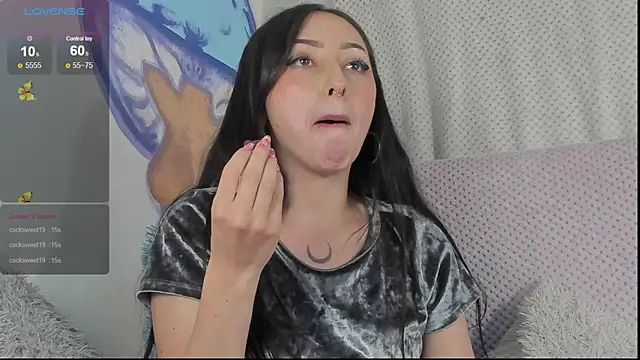 Snapshot of v1cky_ chatting on 12/20/24, 12:41 v1cky online show from 12/20/24, 12:41