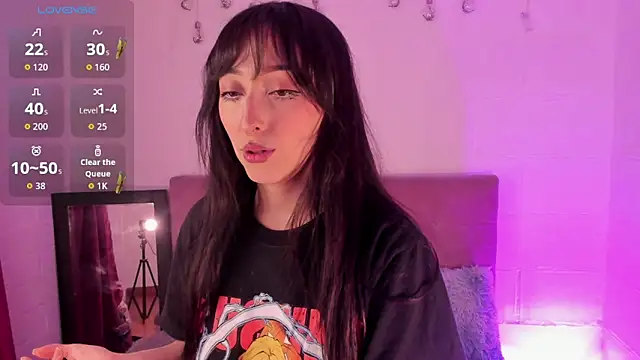 Snapshot of v1cky_ chatting on 10/16/25, 11:06 v1cky online show from 10/16/25, 11:06