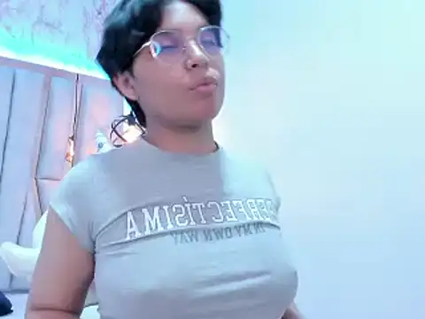 Snapshot of Emmapark_ chatting on 02/21/25, 06:37 Emmapark online show from 02/21/25, 06:37