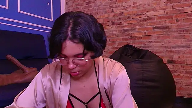 Emmapark  online show from 12/16/25, 07:41