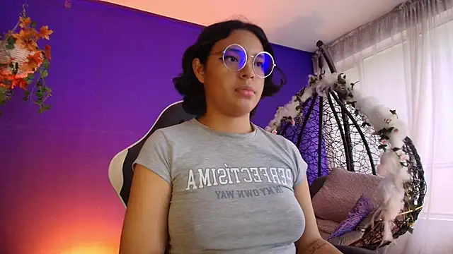 Emmapark  online show from 04/21/26, 06:34