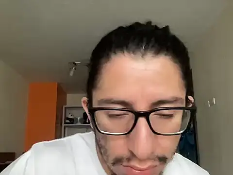 Snapshot of littlelatinhunter chatting on 02/05/26, 11:59 littlelatinhunter online show from 02/05/26, 11:59