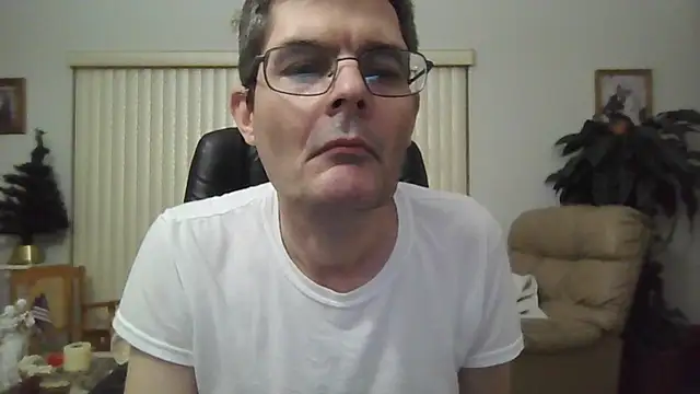 Snapshot of Copfiremen4566 chatting on 12/21/24, 02:52 Copfiremen4566 online show from 12/21/24, 02:52