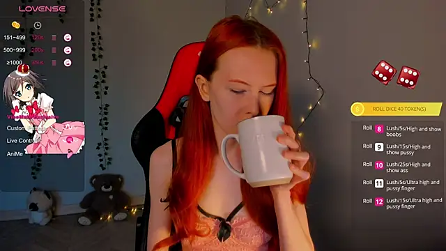 Snapshot of FruttiTatti chatting on 10/19/25, 04:57 FruttiTatti online show from 10/19/25, 04:57