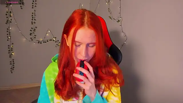 Snapshot of FruttiTatti chatting on 11/04/25, 05:12 FruttiTatti online show from 11/04/25, 05:12