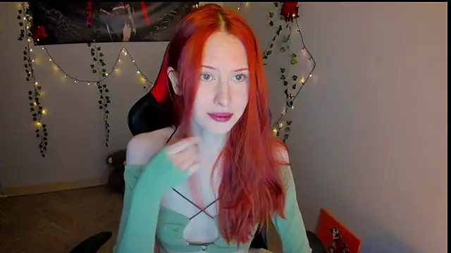 Snapshot of FruttiTatti chatting on 12/05/25, 06:26 FruttiTatti online show from 12/05/25, 06:26