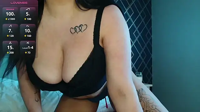 Layla UK online show from 03/18/25, 10:46