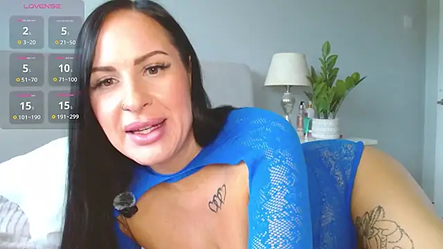 Layla UK online show from 03/05/26, 10:11