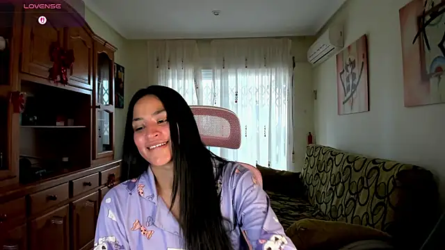 Snapshot of bella_apont chatting on 03/05/25, 09:05 bella apont online show from 03/05/25, 09:05