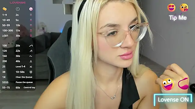 LovelyBianca online show from 10/18/25, 08:53