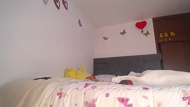 Snapshot of Yinn_Silver chatting on 03/12/25, 07:57 Yinn Silver online show from 03/12/25, 07:57