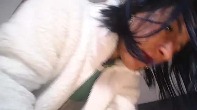 Snapshot of Yinn_Silver chatting on 03/14/25, 04:43 Yinn Silver online show from 03/14/25, 04:43