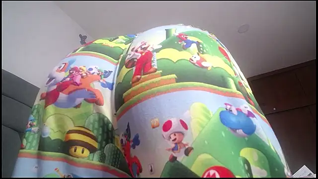 Snapshot of Yinn_Silver chatting on 09/23/25, 06:49 Yinn Silver online show from 09/23/25, 06:49