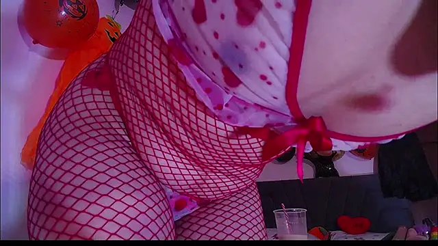 Snapshot of Yinn_Silver chatting on 10/15/25, 01:22 Yinn Silver online show from 10/15/25, 01:22