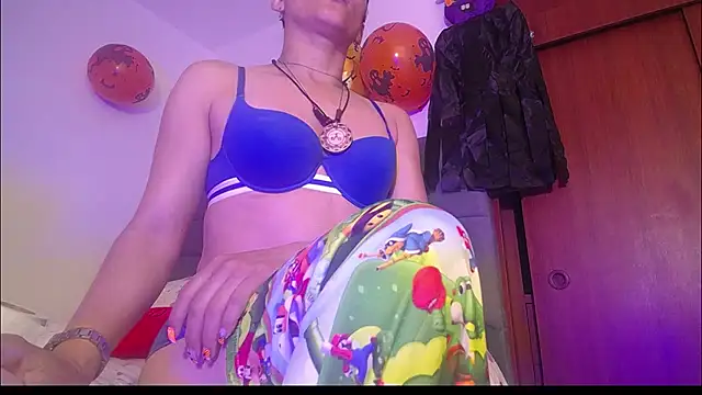 Snapshot of Yinn_Silver chatting on 10/20/25, 09:21 Yinn Silver online show from 10/20/25, 09:21