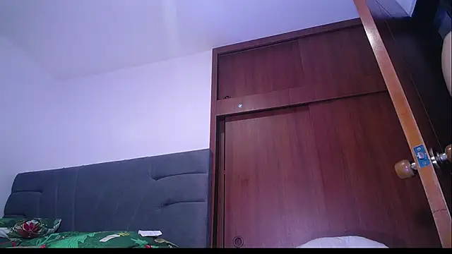 Snapshot of Yinn_Silver chatting on 11/21/25, 09:08 Yinn Silver online show from 11/21/25, 09:08