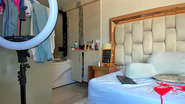 emilyparkerr01 online show from 03/16/25, 02:11