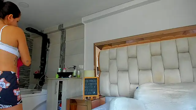 emilyparkerr01 online show from 09/23/25, 11:57
