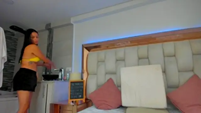 emilyparkerr01 online show from 12/04/25, 09:01