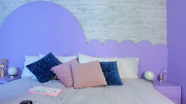 Giaa Ross online show from 12/01/25, 07:41