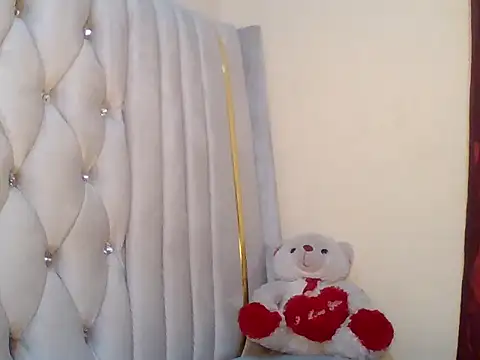 HOTBABE19 online show from 10/17/25, 12:47