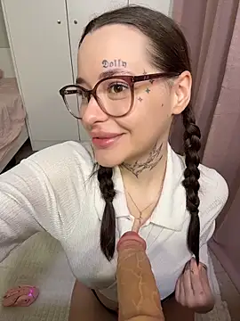 Snapshot of fuckdoll_18 chatting on 11/30/25, 08:18 fuckdoll 18 online show from 11/30/25, 08:18