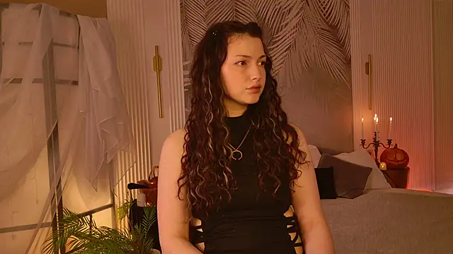 Snapshot of Miley_Smile chatting on 10/24/25, 08:33 Miley Smile online show from 10/24/25, 08:33