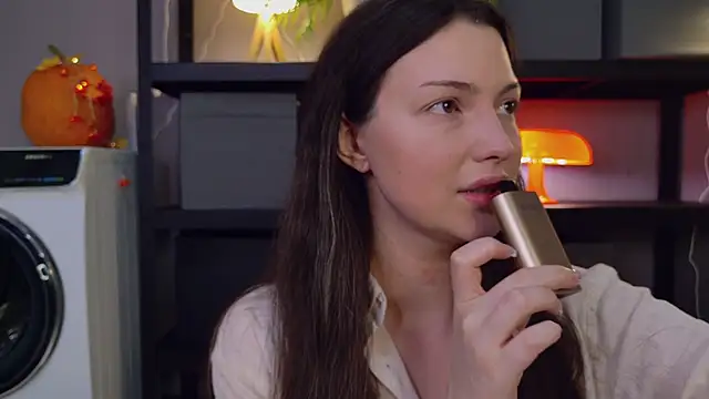 Snapshot of Miley_Smile chatting on 11/06/25, 05:19 Miley Smile online show from 11/06/25, 05:19