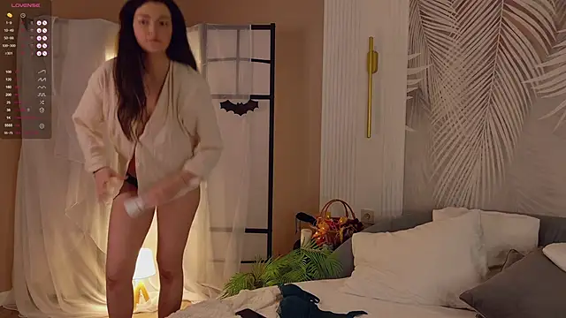 Snapshot of Miley_Smile chatting on 11/06/25, 05:25 Miley Smile online show from 11/06/25, 05:25