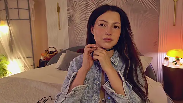 Snapshot of Miley_Smile chatting on 11/19/25, 05:18 Miley Smile online show from 11/19/25, 05:18