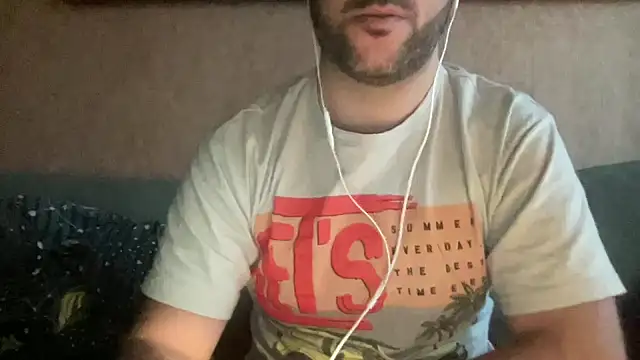 Snapshot of RedDante89 chatting on 12/13/24, 07:47 RedDante89 online show from 12/13/24, 07:47