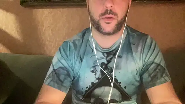 Snapshot of RedDante89 chatting on 12/18/24, 05:10 RedDante89 online show from 12/18/24, 05:10