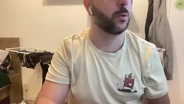 Snapshot of RedDante89 chatting on 10/25/25, 08:11 RedDante89 online show from 10/25/25, 08:11