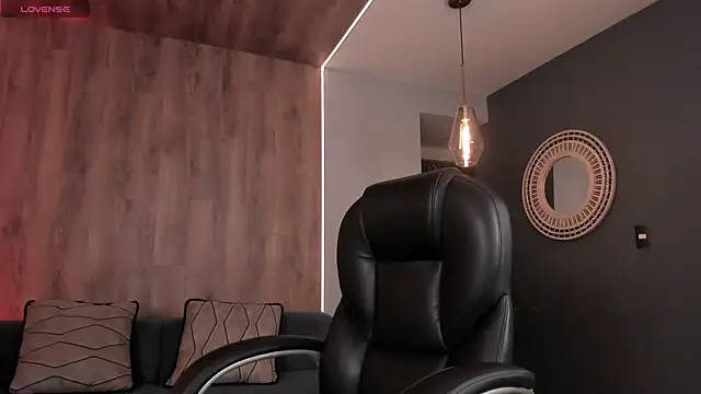 RoxanneHill  online show from 12/01/25, 11:37