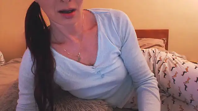 LovelyAndraGirl online show from 02/14/26, 06:43