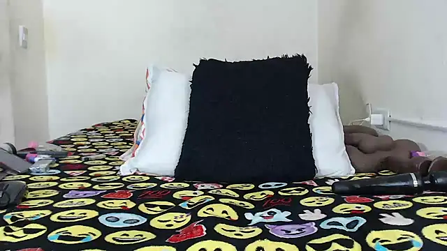 Snapshot of Britanylee_01x chatting on 10/06/25, 04:10 Britanylee 01x online show from 10/06/25, 04:10