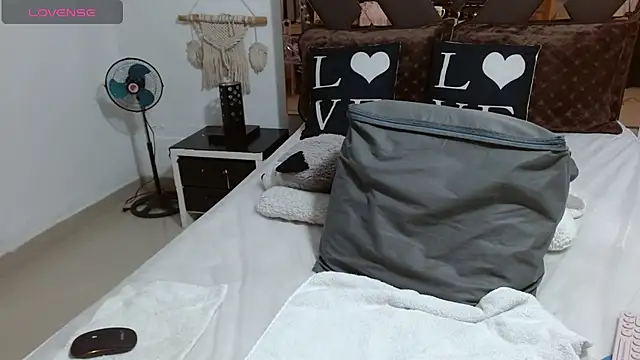 lindaesmeralda online show from 02/21/25, 11:22