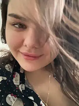 Snapshot of NikaMur chatting on 02/05/25, 03:45 NikaMur online show from 02/05/25, 03:45