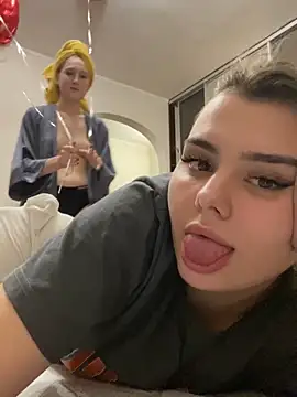 Snapshot of NikaMur chatting on 03/01/25, 03:27 NikaMur online show from 03/01/25, 03:27