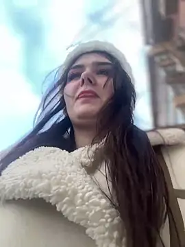 Snapshot of NikaMur chatting on 03/04/25, 09:18 NikaMur online show from 03/04/25, 09:18