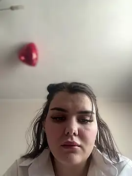 Snapshot of NikaMur chatting on 03/09/25, 03:32 NikaMur online show from 03/09/25, 03:32