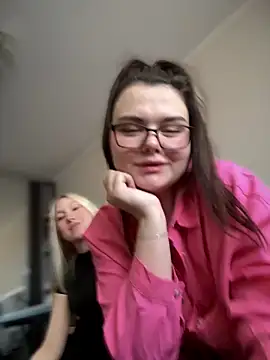 Snapshot of NikaMur chatting on 10/19/25, 02:45 NikaMur online show from 10/19/25, 02:45